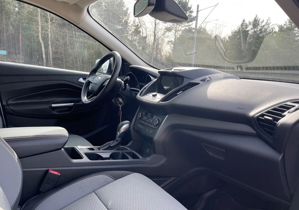 Ford Escape cena 66000 przebieg: 75500, rok produkcji 2018 z Sochaczew małe 277